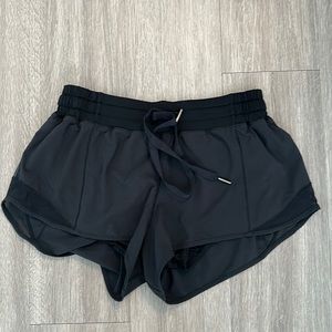 Lulu Lemon Hotty Hot Low-Rise Lined Short 2.5"